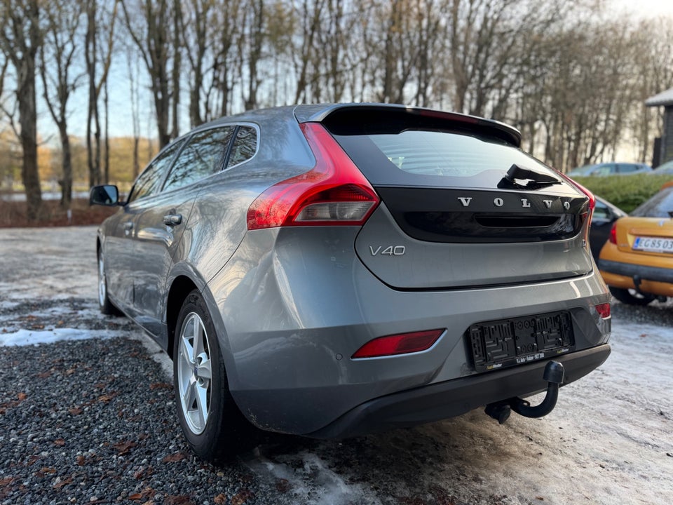Volvo V40 2,0 D2 120 Momentum 5d