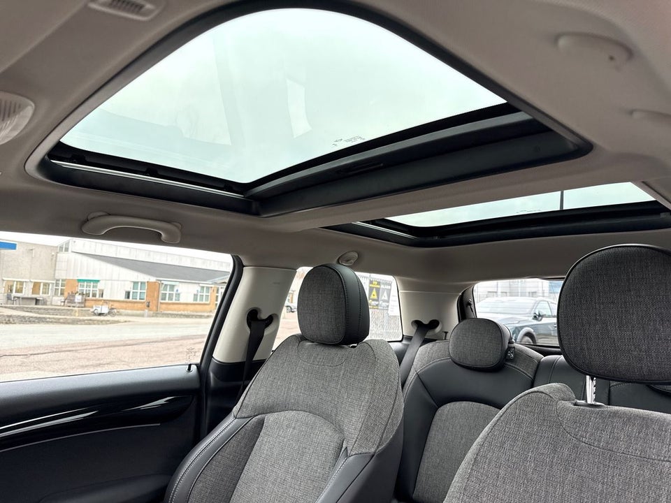 MINI Cooper SE Essential 3d