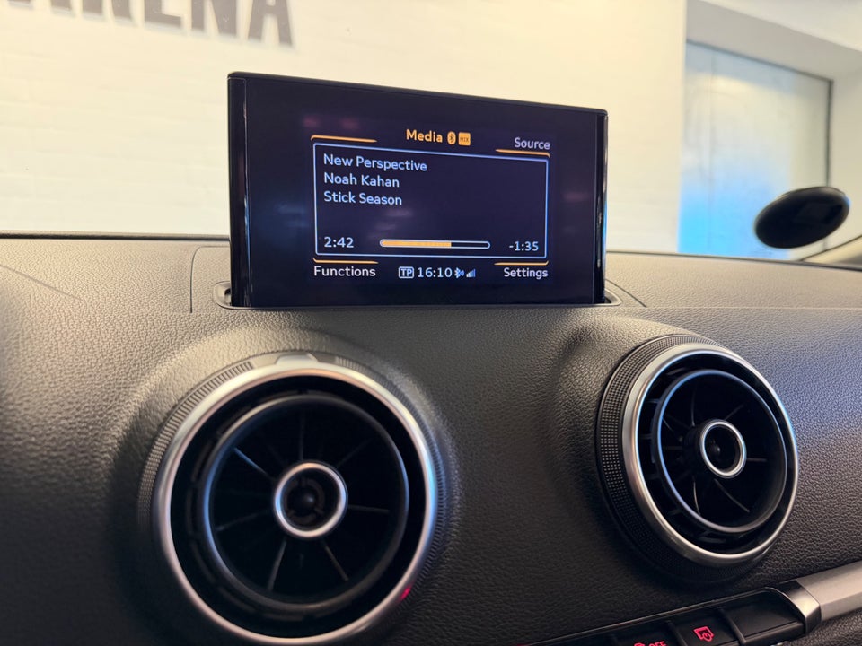 Audi A3 1,4 TFSi 122 Ambiente Sportback 5d