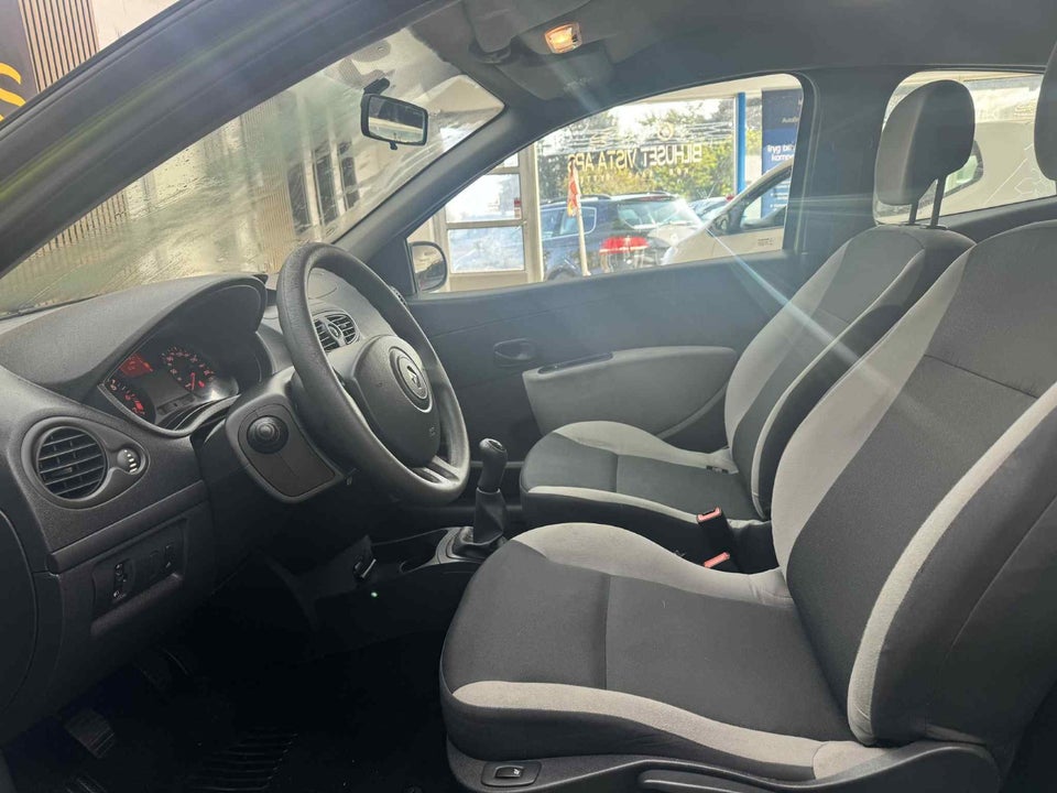 Renault Clio III 1,2 16V Authentique 3d