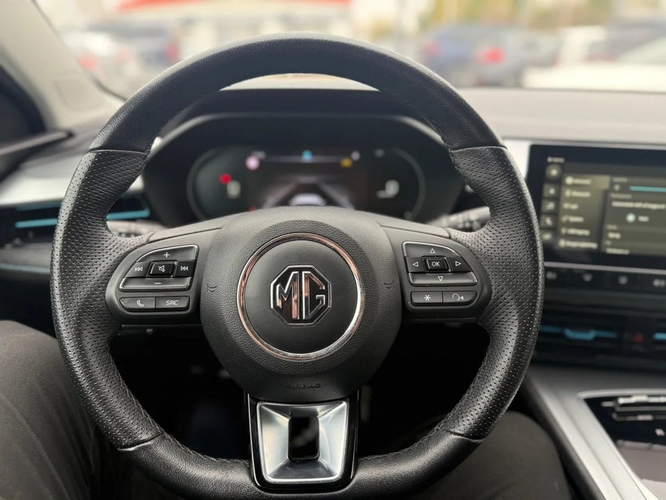 MG MG5 61 Luxury 5d