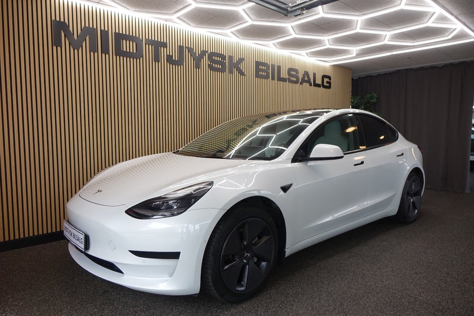 Tesla Model 3 Standard Range+ RWD 4d