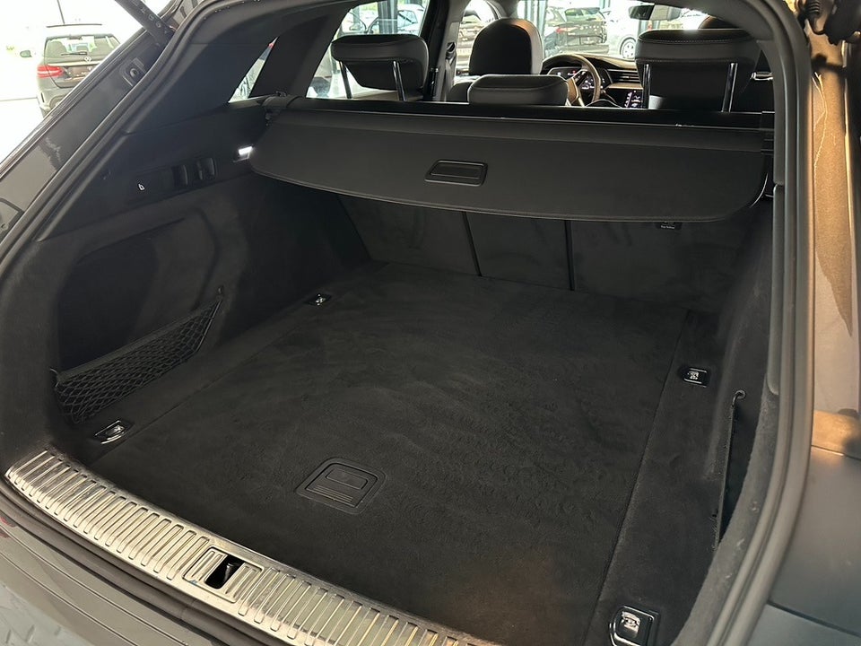 Audi Q8 e-tron 55 S-line quattro 5d