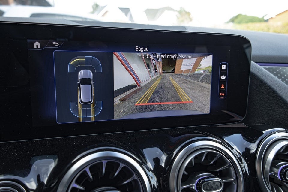 Mercedes EQA300 4Matic 5d