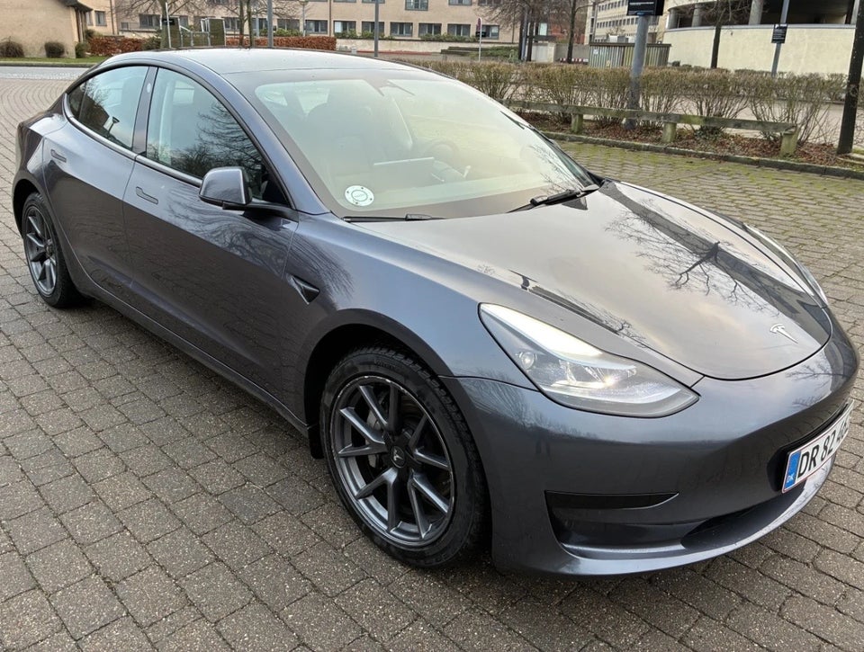 Tesla Model 3 RWD 4d