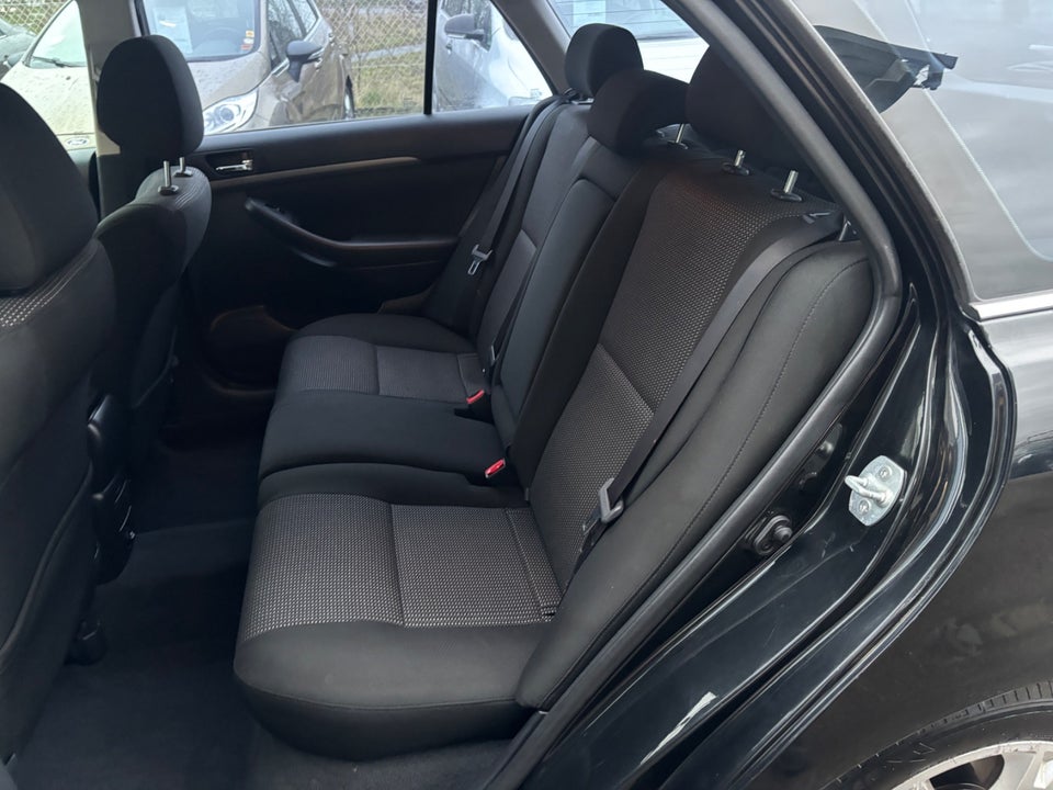 Toyota Avensis 2,0 D-4D Sol stc. 5d