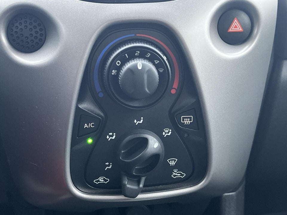 Toyota Aygo 1,0 VVT-i x-play x-shift 5d