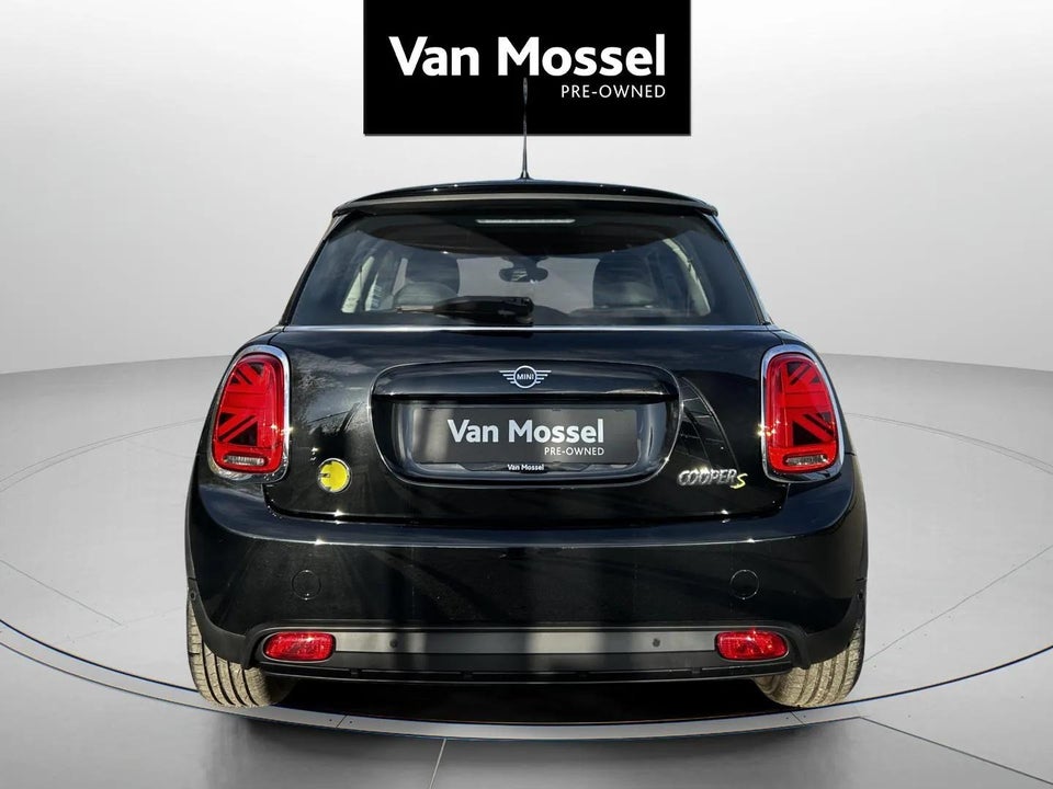 MINI Cooper SE Essential 3d