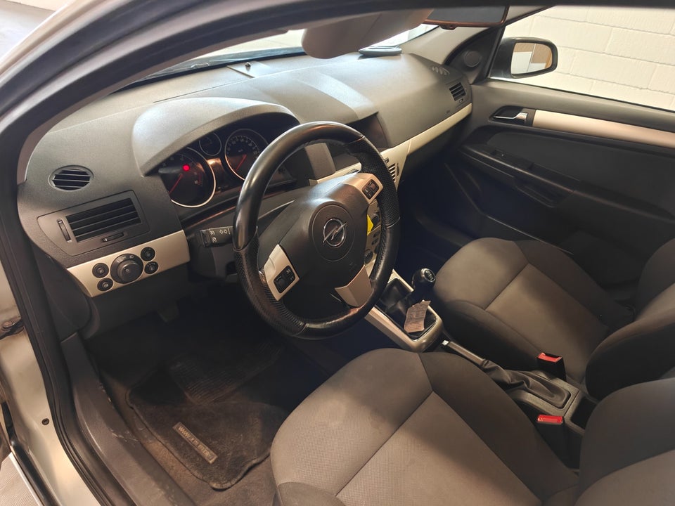 Opel Astra 1,4 16V Enjoy 5d