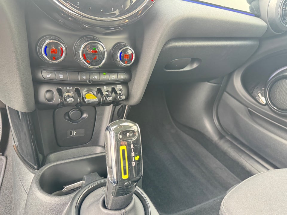 MINI Cooper SE Essential 3d