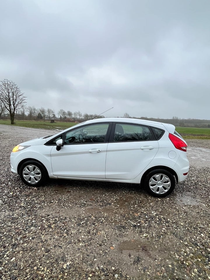 Ford Fiesta 1,25 82 Ambiente 5d