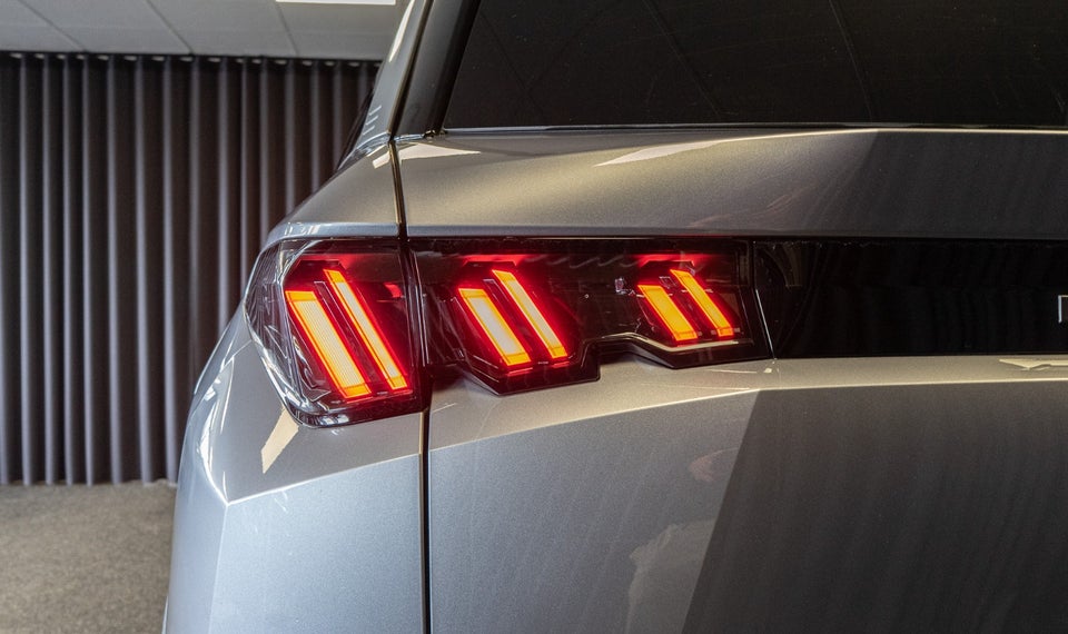 Peugeot e-5008 77 Allure 7prs 5d