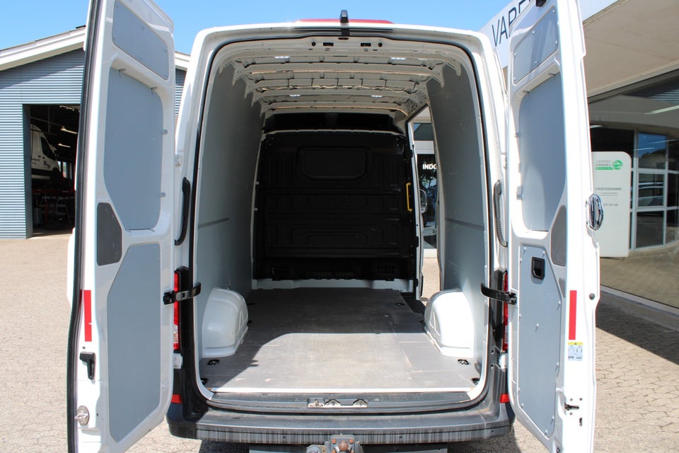 VW Crafter 35 2,0 TDi 177 Kassevogn L3H2 aut.