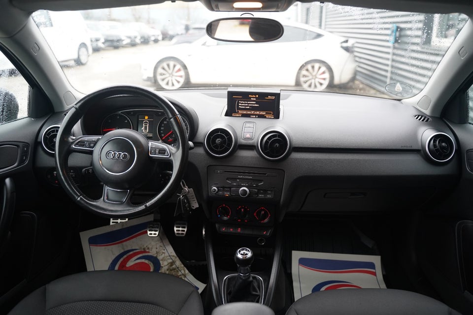 Audi A1 1,6 TDi 90 Attraction Sportback 5d