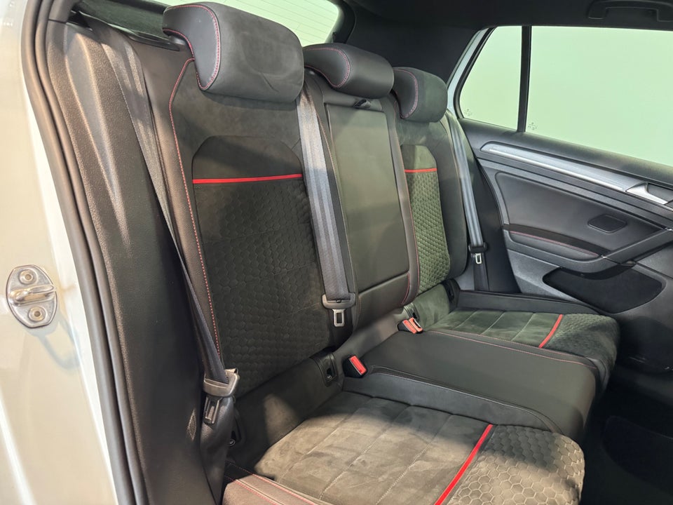 VW Golf VII 2,0 GTi DSG 5d