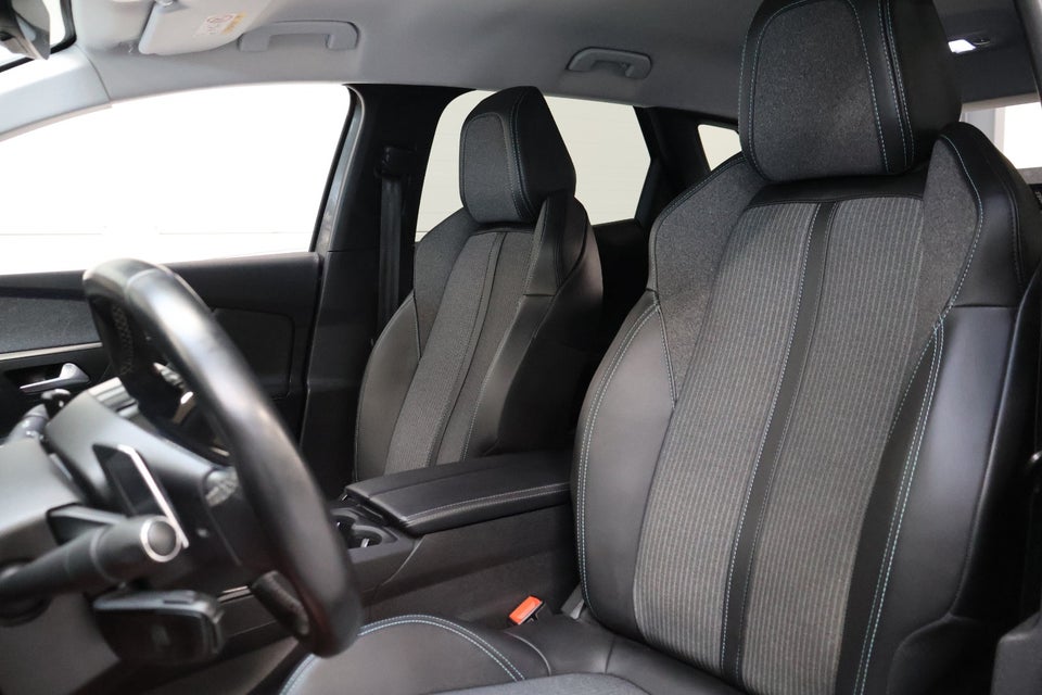 Peugeot 3008 1,6 Hybrid Allure Pack EAT8 5d