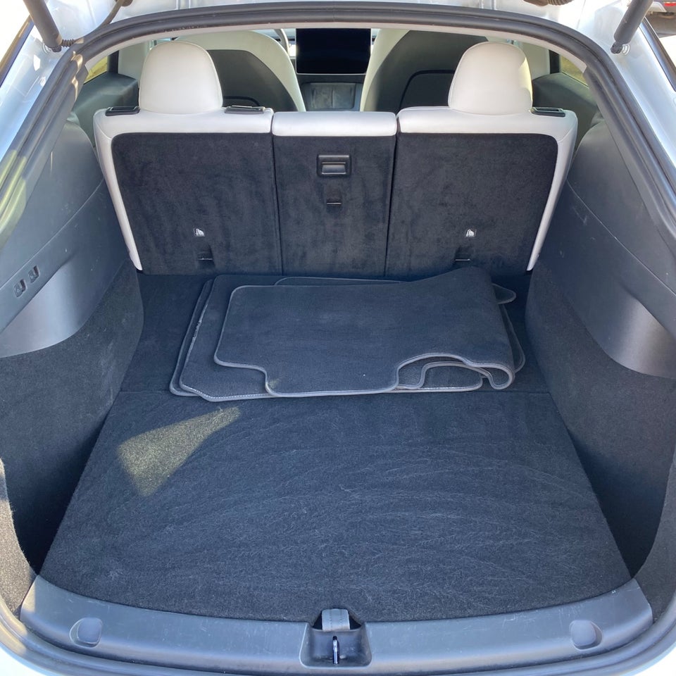 Tesla Model Y Long Range AWD 5d