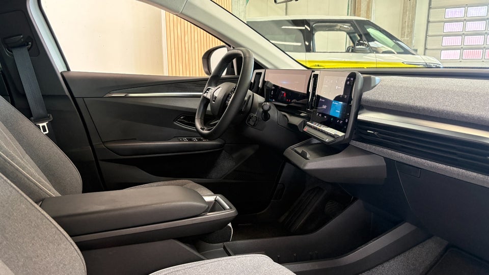 Renault Megane E-Tech 40 Equilibre 5d