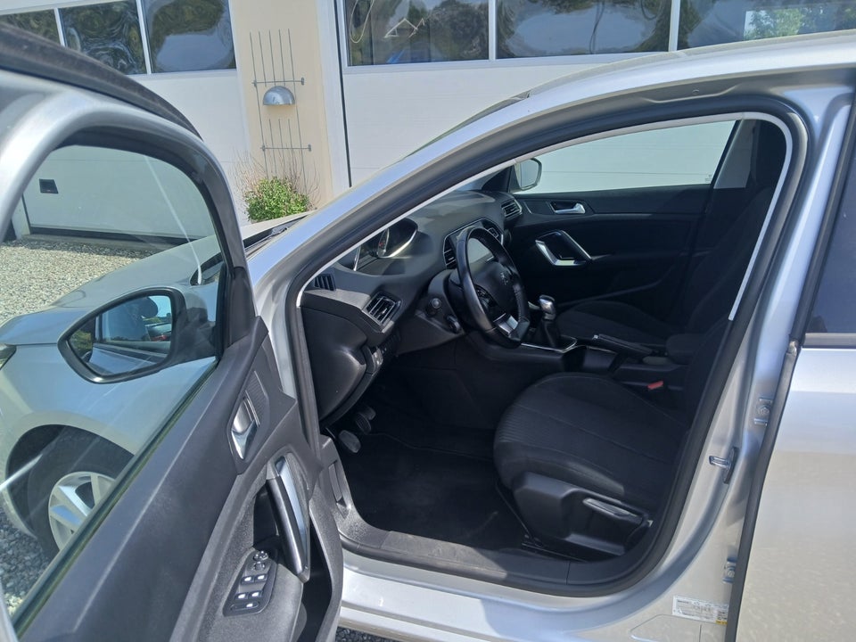 Peugeot 308 1,2 e-THP 110 Active SW 5d