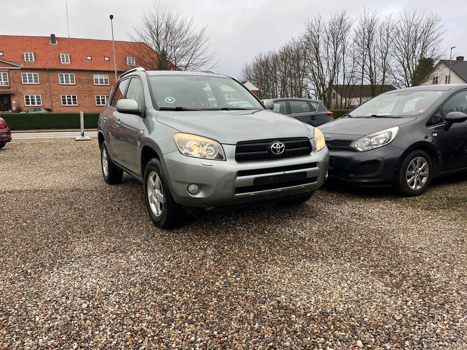 Toyota RAV4 2,2 D-4D 136 4x4 Van 5d