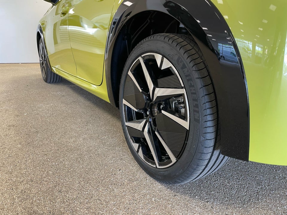 Peugeot e-208 54 GT 5d