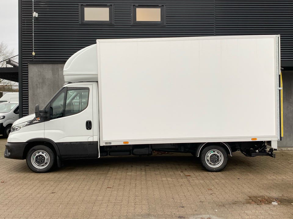 Iveco Daily 3,0 35S18 4100mm Box m/lift AG8