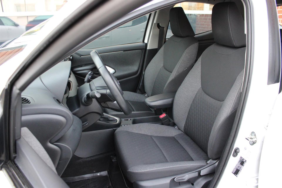 Toyota Yaris 1,5 Hybrid H3 e-CVT 5d
