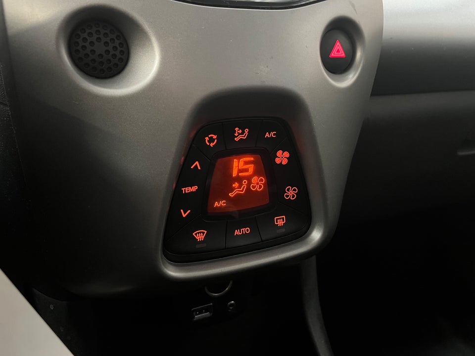 Citroën C1 1,2 PureTech Iconic 5d