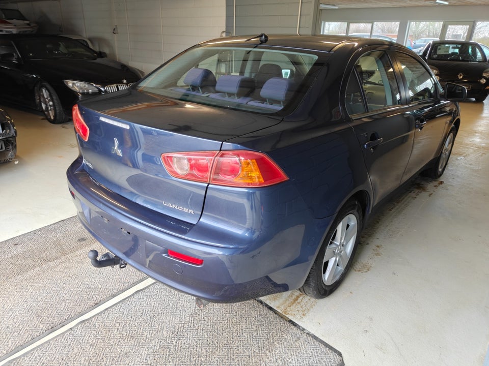 Mitsubishi Lancer 1,8 Invite SportSedan 4d