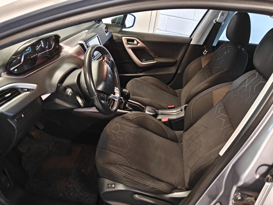 Peugeot 2008 1,2 VTi 82 Active Motion 5d