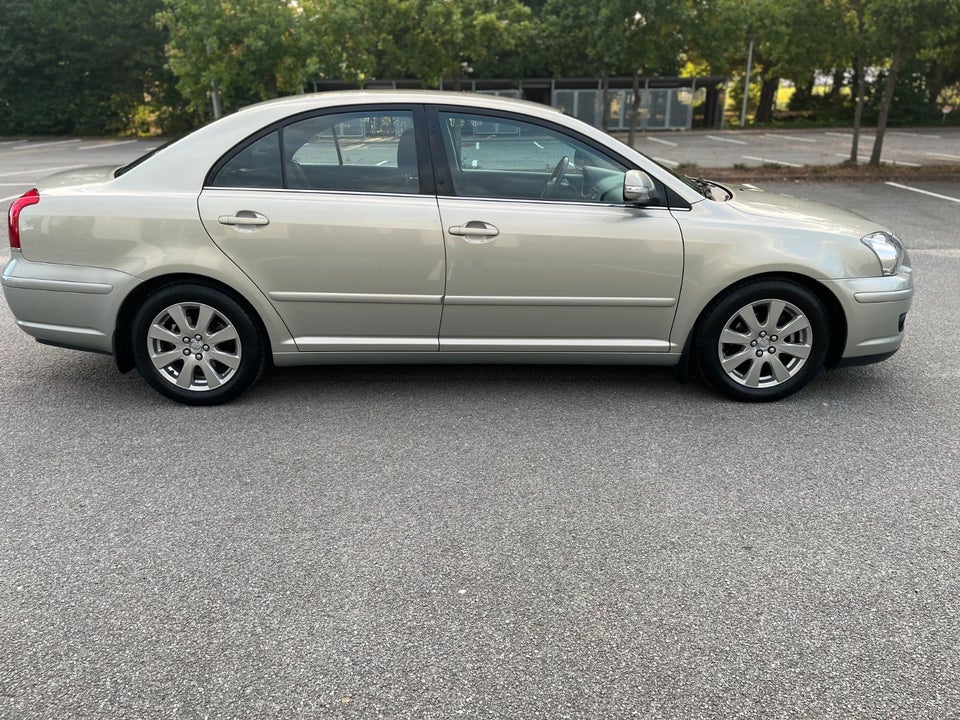 Toyota Avensis 1,8 VVT-i Sol 4d