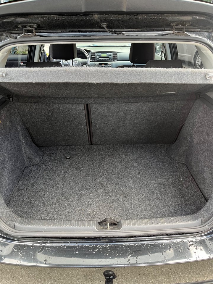 Toyota Corolla 1,6 Luna 5d