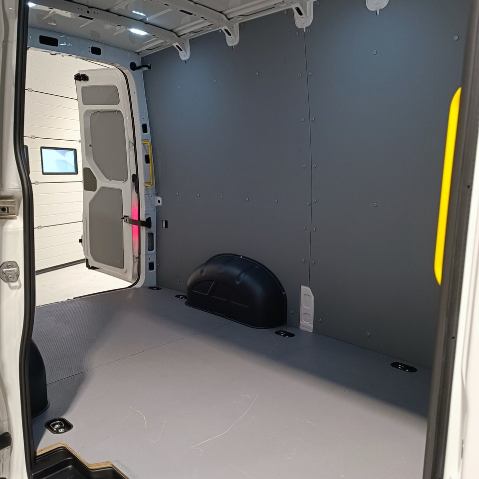 VW Crafter 35 2,0 TDi 140 Kassevogn L3H2