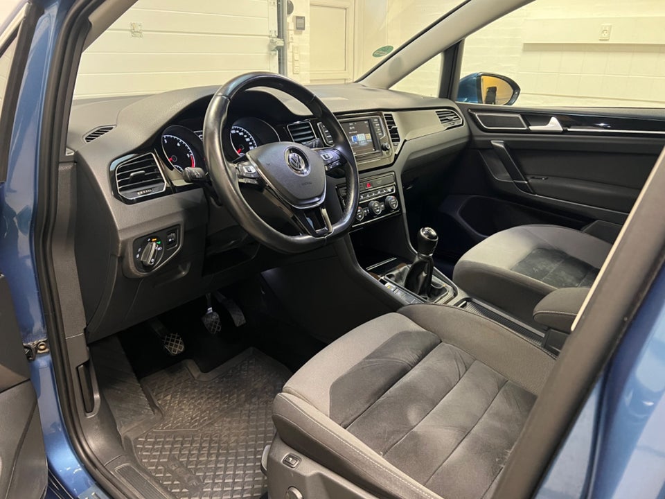 VW Golf Sportsvan 1,6 TDi 110 Highline BMT 5d