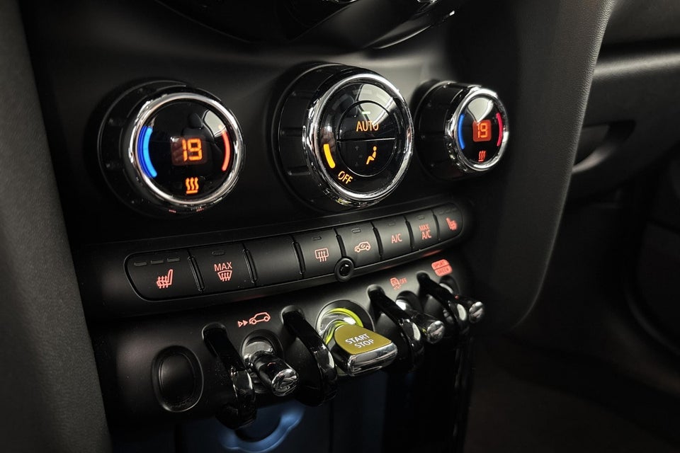 MINI Cooper SE Classic Trim 3d