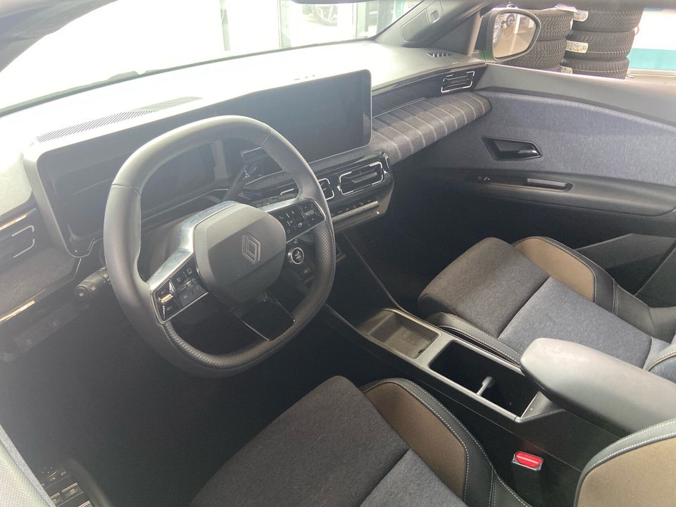 Renault 5 E-Tech 40 Techno 5d