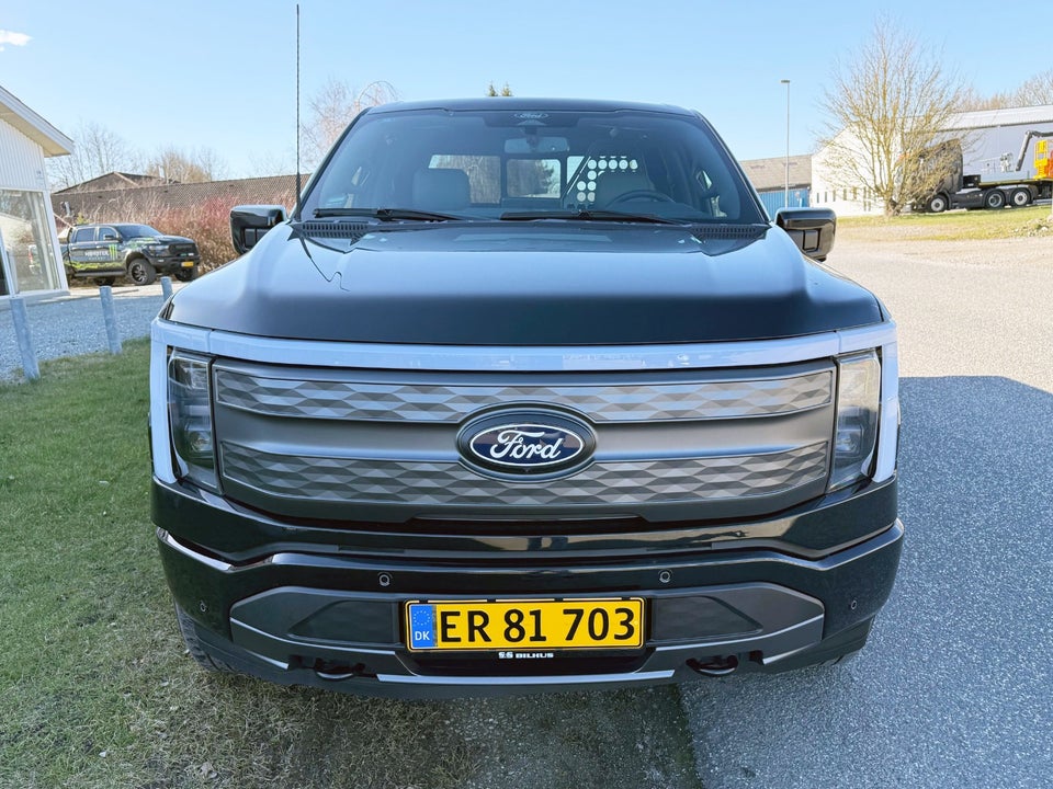 Ford F-150 131 Lightning Lariat Extended Range 4d