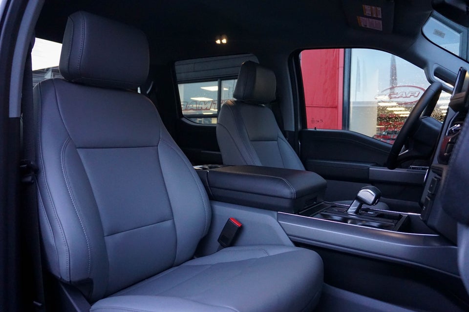 Ford F-150 123 Lightning Flash Extended Range 4d