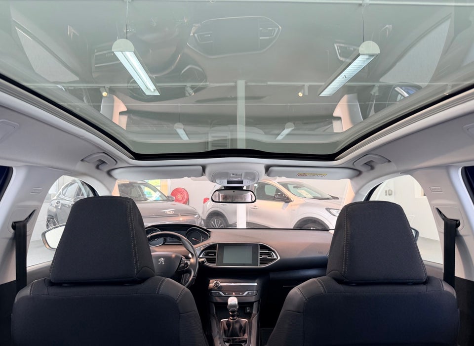 Peugeot 308 1,5 BlueHDi 130 Selection Sky 5d