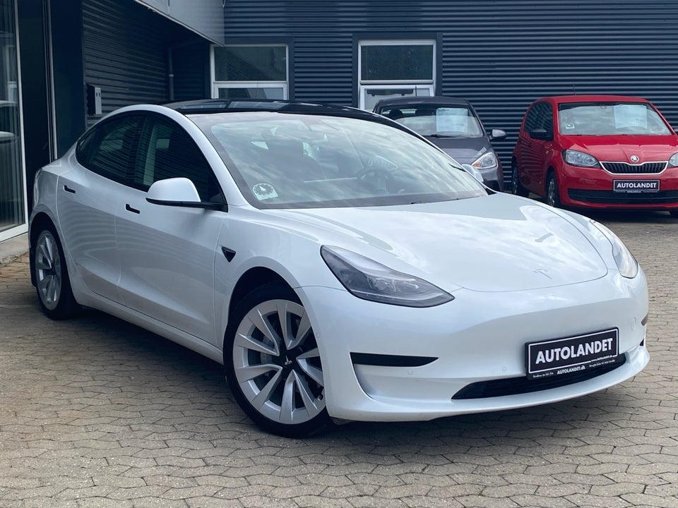 Tesla Model 3 Standard Range+ RWD 4d