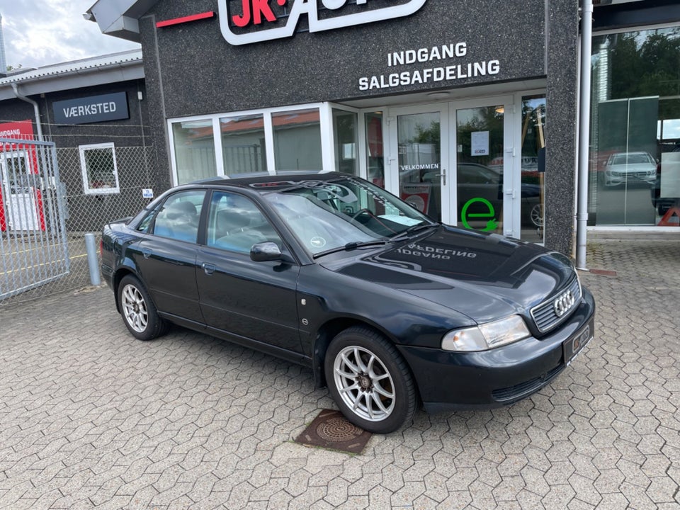 Audi A4 1,6  4d