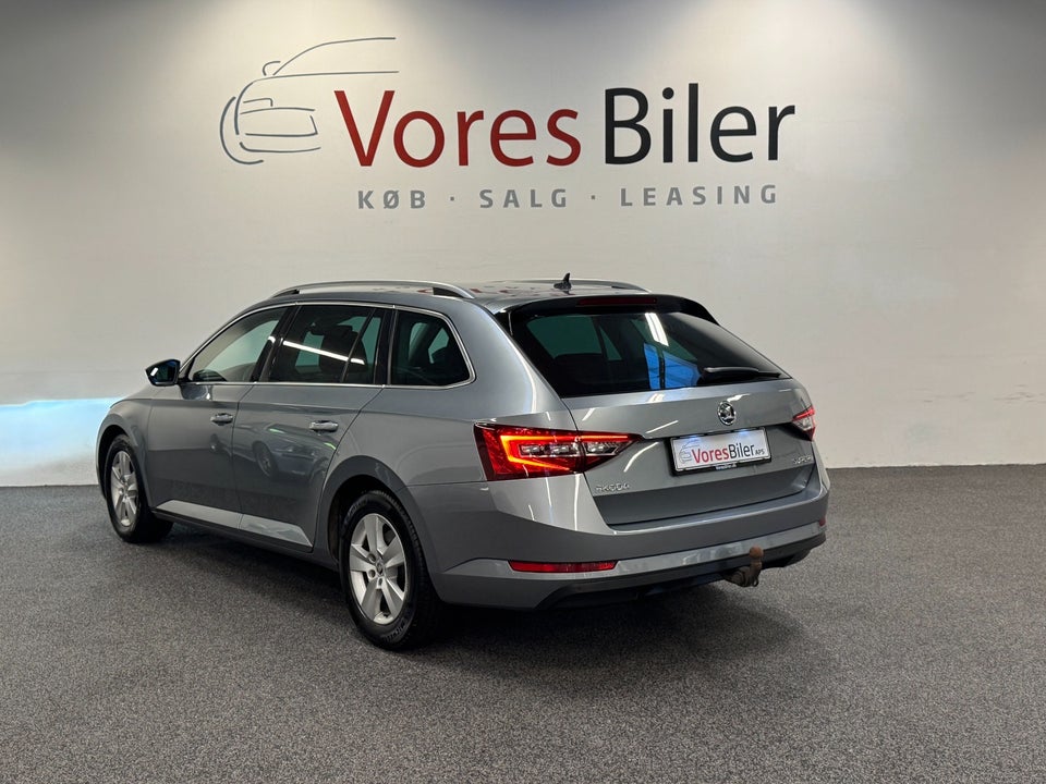 Skoda Superb 1,6 TDi 120 Style Combi DSG 5d