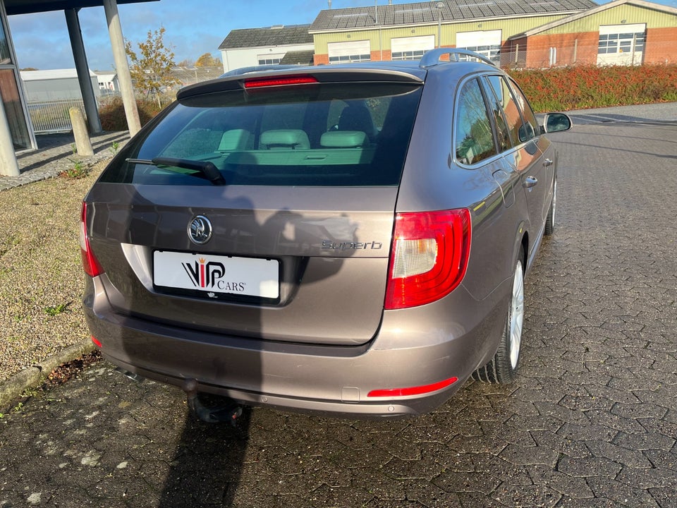 Skoda Superb 2,0 TDi 170 Elegance Combi DSG 5d