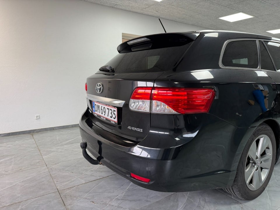 Toyota Avensis 1,8 VVT-i T2 Premium Touring Sports 5d