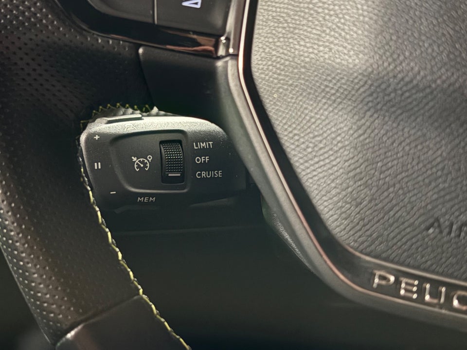Peugeot e-2008 50 GT Pack 5d