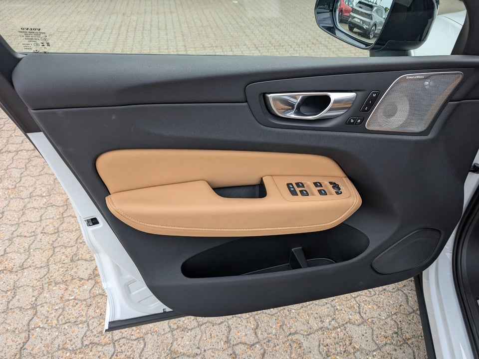 Volvo XC60 2,0 T8 ReCharge Ultimate Dark aut. AWD 5d