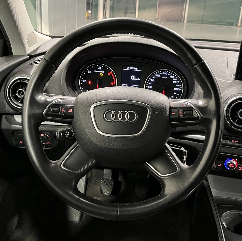 Audi A3 1,6 TDi 110 Attraction 3d