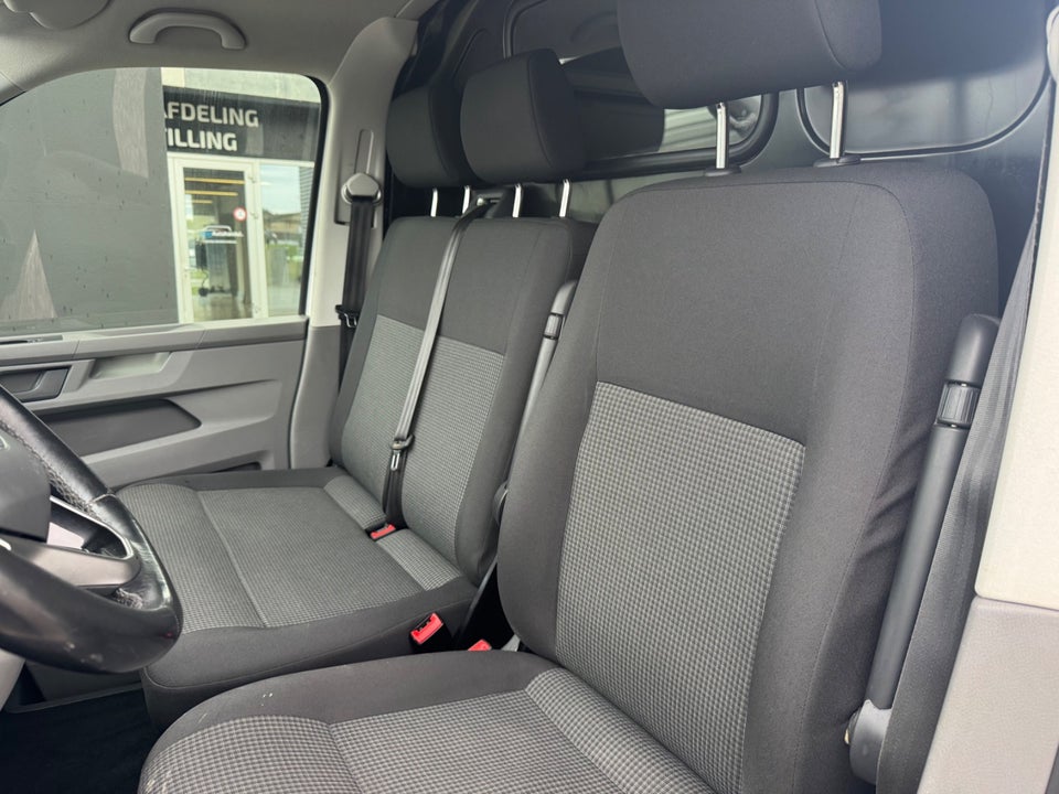 VW Transporter 2,0 TDi 150 Kassevogn DSG lang