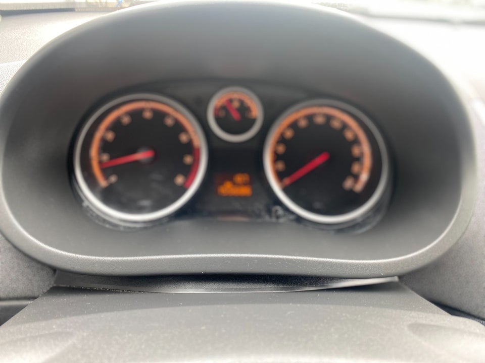 Opel Corsa 1,4 16V Cosmo 5d