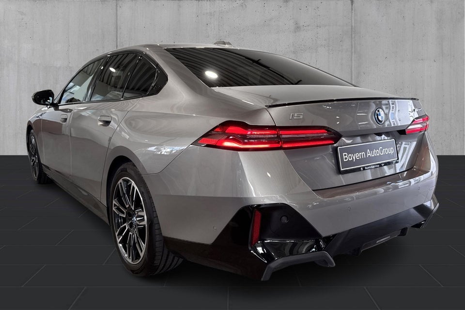 BMW i5 eDrive40 Fully Charged M-Sport 4d